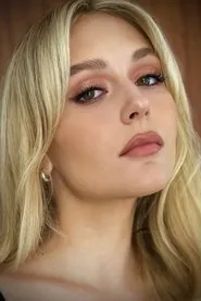 Alyvia Alyn Lind