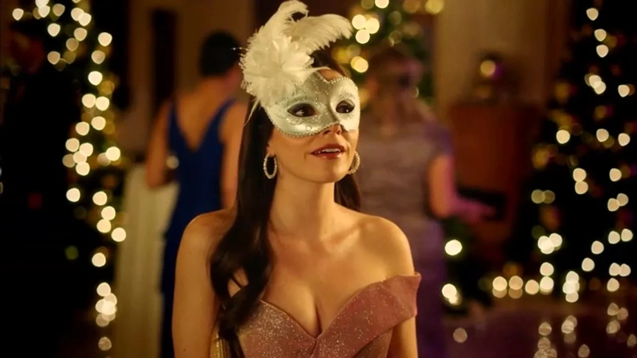 Stillbild ur A Christmas Masquerade