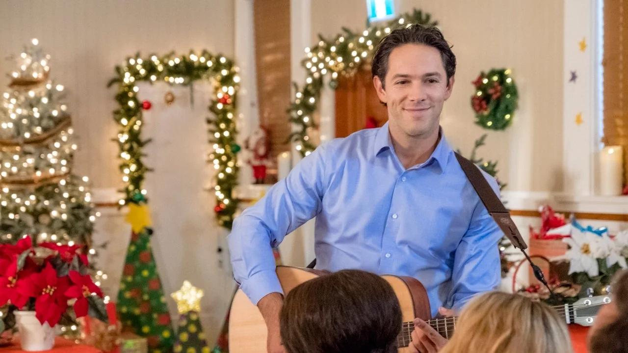 Stillbild ur A Joyous Christmas