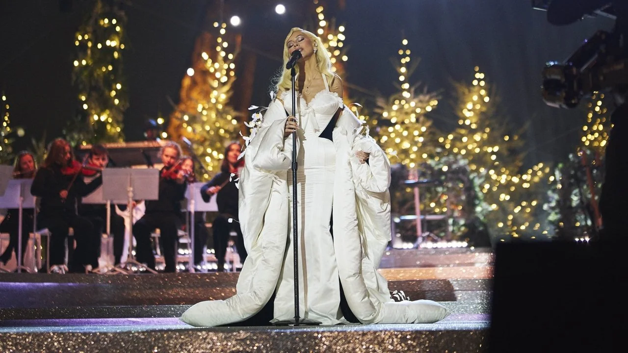 Stillbild ur Christina Aguilera: Christmas in Paris