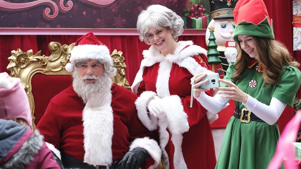 Stillbild ur Christmas on Candy Cane Lane