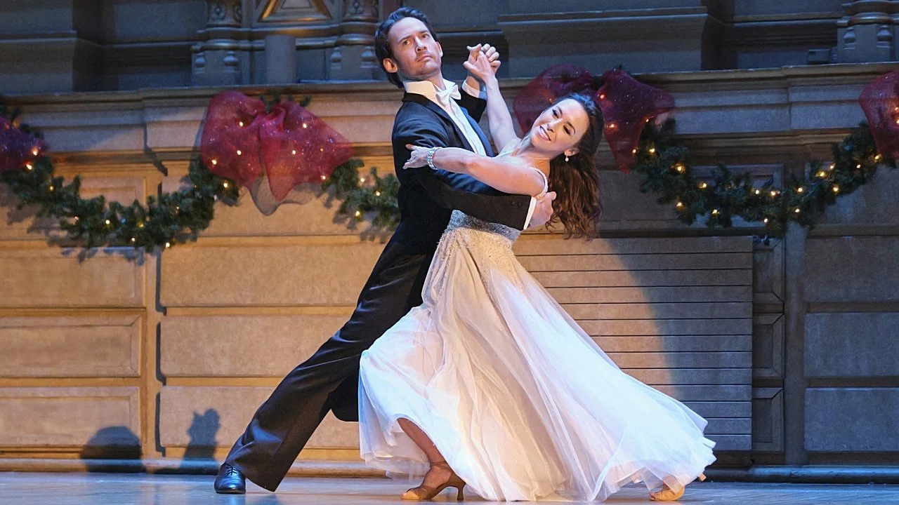 Stillbild ur Christmas Waltz
