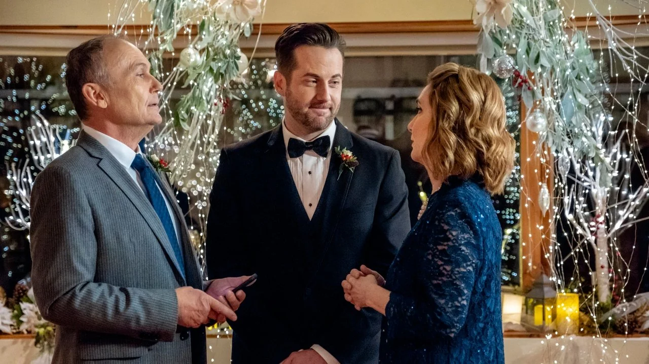 Stillbild ur Marrying Father Christmas