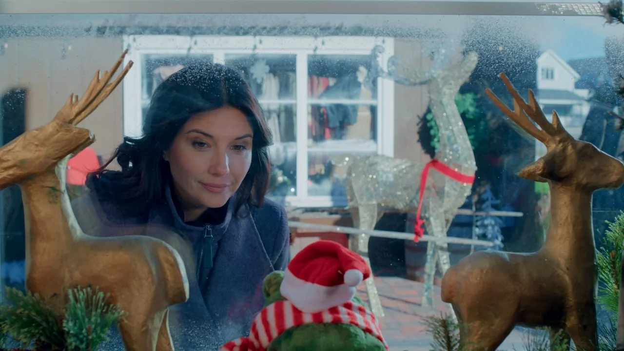 Stillbild ur Reporting for Christmas