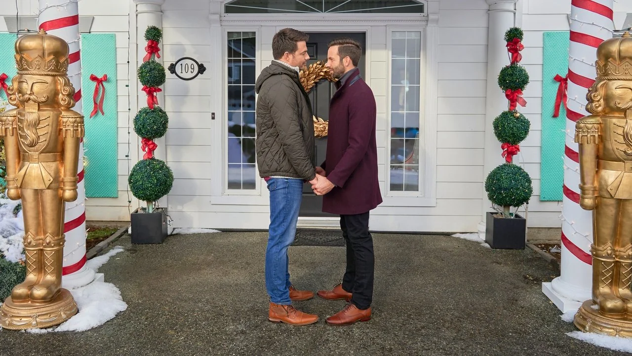 Stillbild ur The Christmas House 2: Deck Those Halls